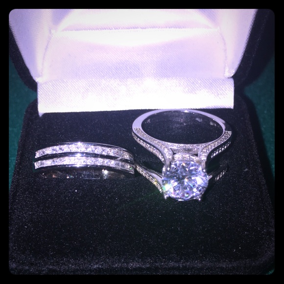 Italio Accessories - Italio White Sapphire Bridal Set 2  Looks Like 1
